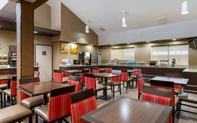 Comfort Suites