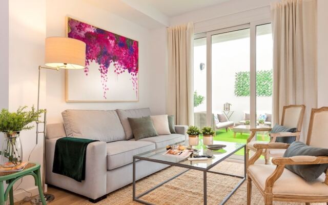 2 Bedroom Apartment With Private Patio. Banos I