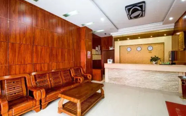 Luchuan Baisheng Business Hotel