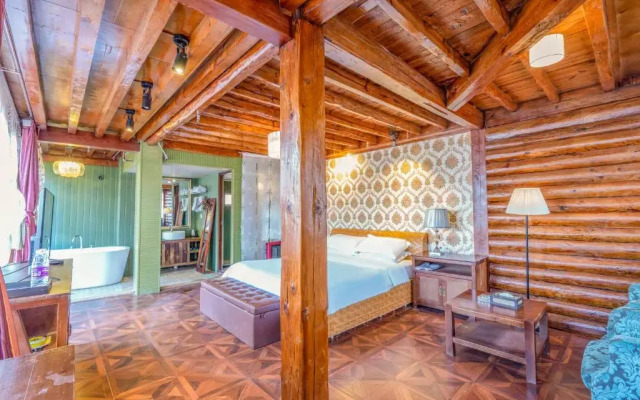 Lugu Lake Love Inn