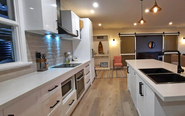 Captains on-the-seafront - 4 br stunning sea views