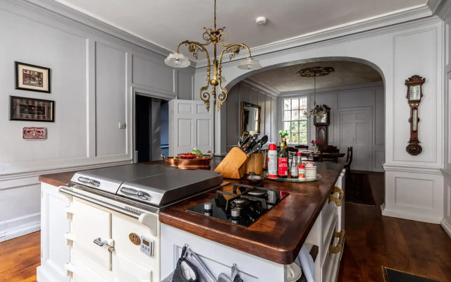 Spacious Georgian 3 Bedroom John Wood Townhouse