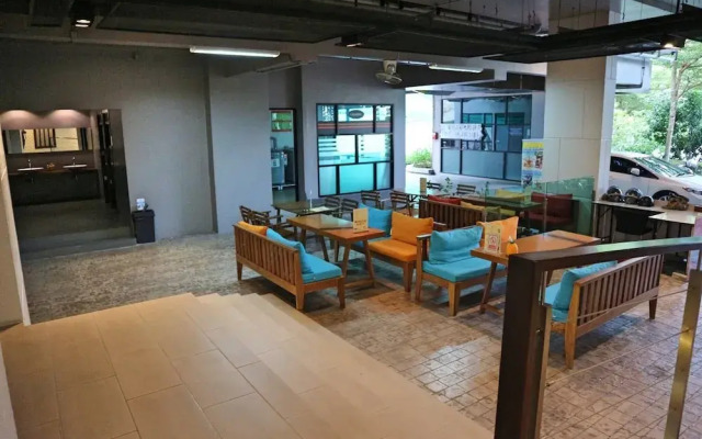 Pool Front Sexy Studio Fully Furnished Apartment