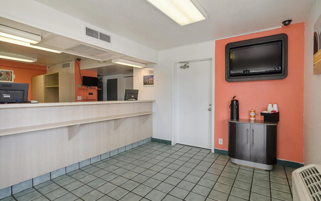 Motel 6 Topeka Northwest