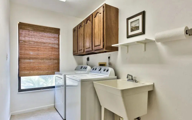 Rovigo Vacation Rental: Spacious Retreat with Panoramic Lake Views in Kings Lake. 4-BR, 4-Bathroom Home with Private Pool, just 3.4 Miles from the Vibrant Fifth Avenue South and Naples Attractions