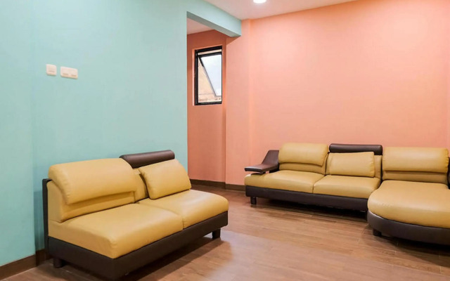 RedDoorz Near Mall Taman Anggrek