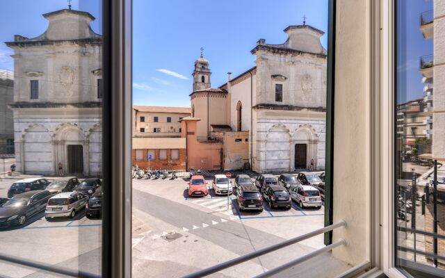 AwesHome Luxury Apartment