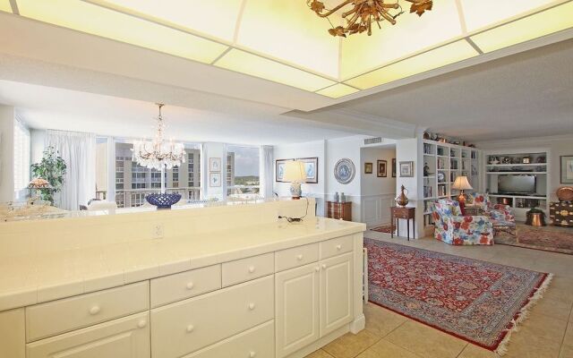 Shoreline 1106 Condo by RedAwning