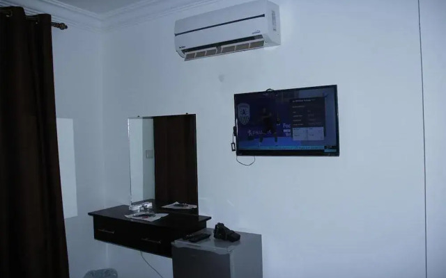 Weekend Hotel