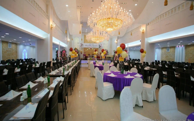 Charis Hotel