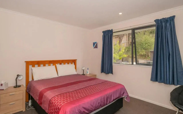 Manuka Lodge - Tairua Holiday Home