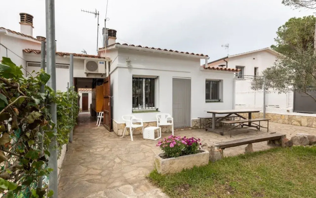 Comfy Holiday Home in L'escala With Garden