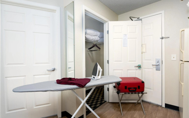 MCM Elegante Suites