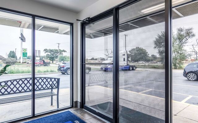 Motel 6 Janesville, WI