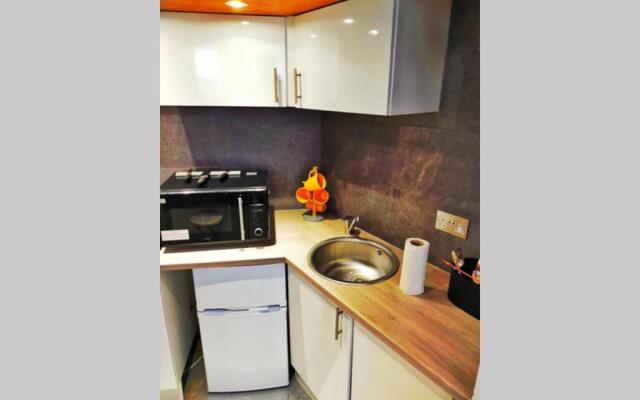Cute & Cosy Loft-Style Studio close to Beach