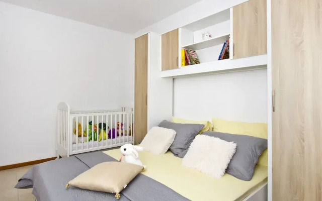 Comfort Apt.w.balcony Near Beach,marjan and Center