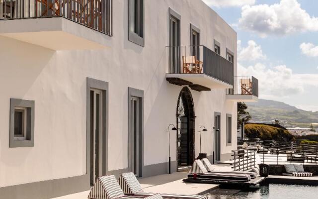 White Exclusive Suite & Villas