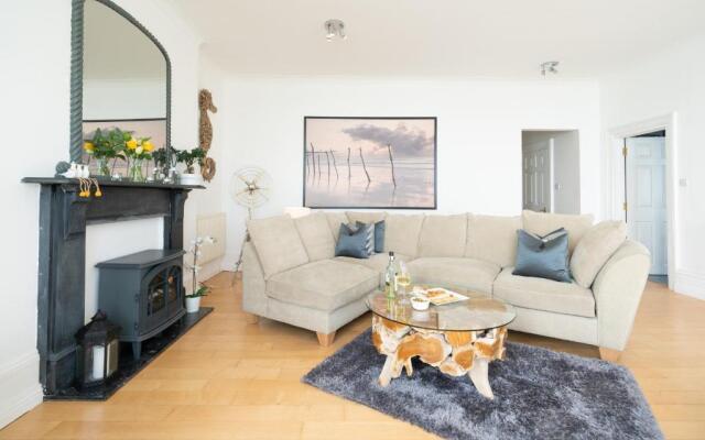 Stunning sea views Ventnor Apartment