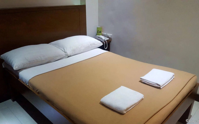 ZEN Rooms West Makati Hotel
