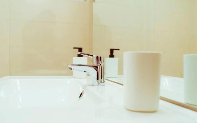 Elegant Vibes Apartment next to Obor market