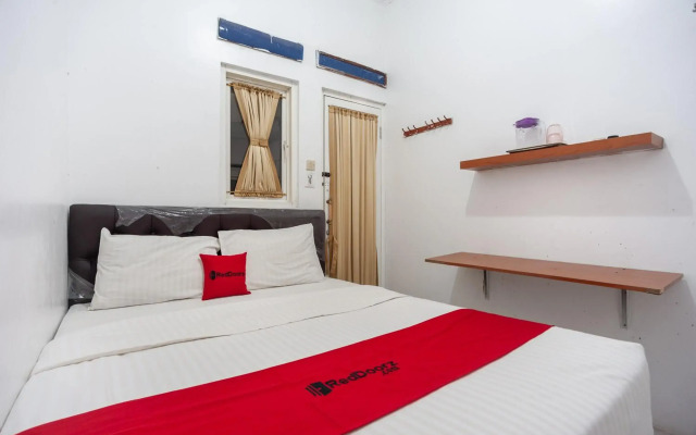 OYO 1941 Aaa Residence Syariah