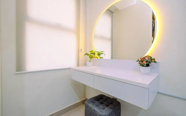 Modern Living And Nice Studio At Transpark Cibubur Apartment