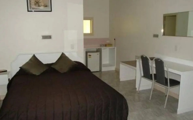 Elkira Court Motel
