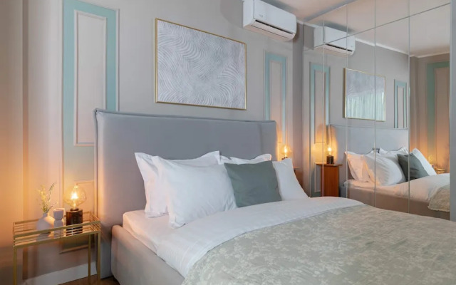 HOLT’s Sublime Minty Green 1BR on the Park
