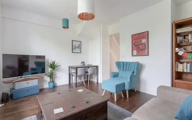 Stylish 2 Bedroom Flat With Views of The Shard