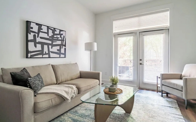 Landing Weston Lakeside Apartments