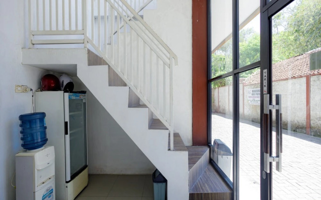 RedDoorz Syariah near Universitas Muhammadiyah Jember