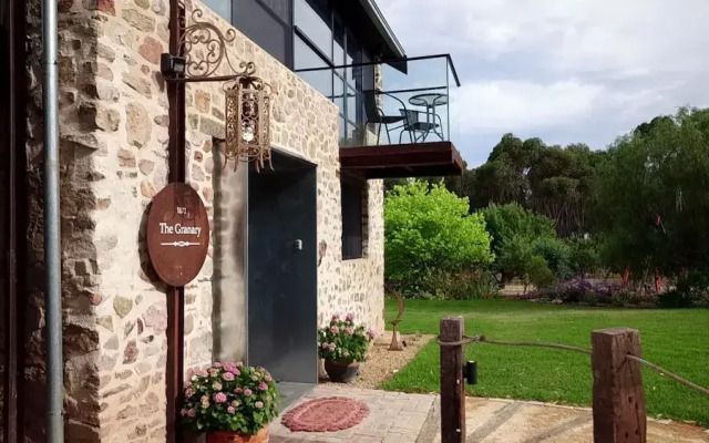 Old Chaff Mill Retreat - - luxury vineyard accommodation