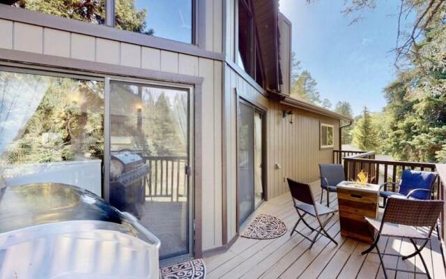 Moonridge Treetop Retreat