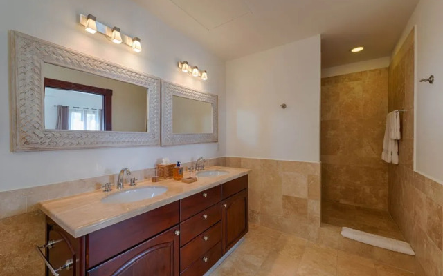 Dream Villa Cupecoy-550