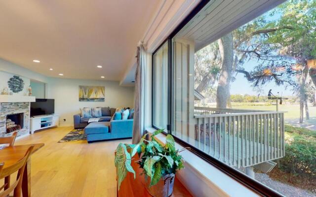 911 Inverness Village