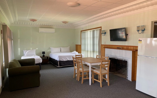 Lakeside Motel Waterfront