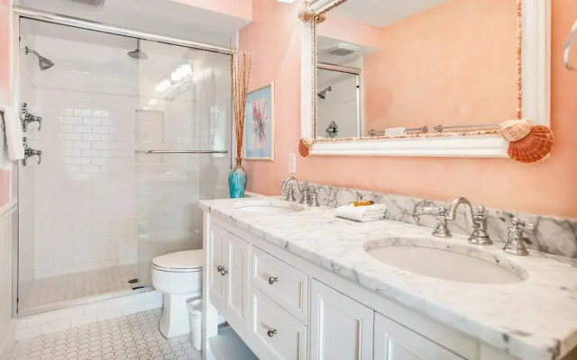 Sunny Condo w/ Stunning Ocean Views - Near Beach, Sandbar, & Tennis