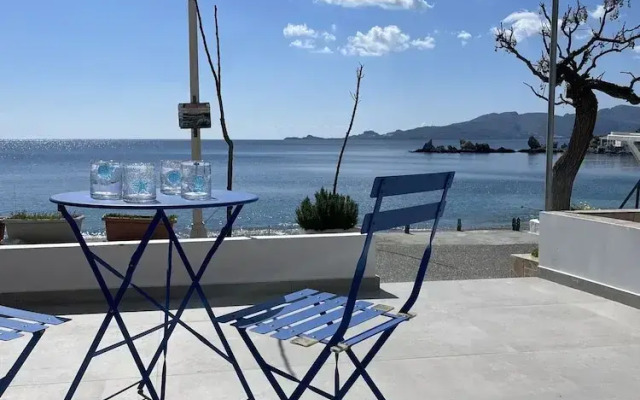 Charaki Escape Chic Seafront Studio