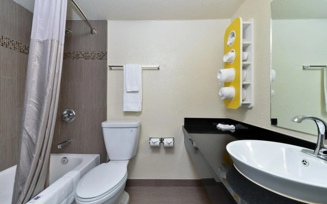 Delta Hotels by Marriott Detroit Novi