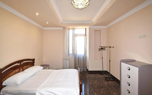 Teryan street, 4 bedrooms Luxury, Unique apartment TT888