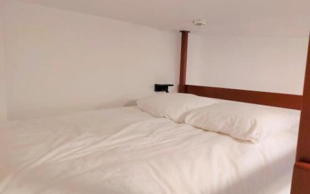 13 O'clock Hostel