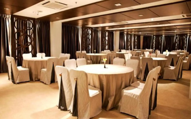 Pinetree Hotel