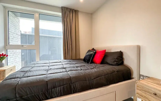 Huge 3bath 2bedroom Family Home