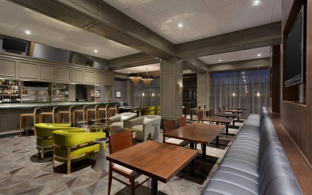 Hilton Chicago/Oak Brook Suites