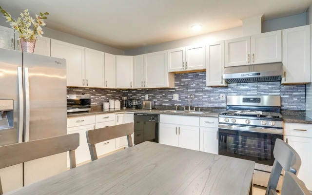 7 Mi to Louisville: Family-friendly Jefferson Home