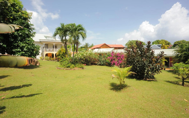 Au Domaine Des Bougainvilliers