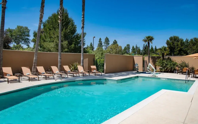 Courtyard Newark Silicon Valley