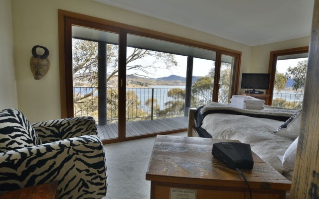 The Point Jindabyne – Guest Rooms – East Jindabyne