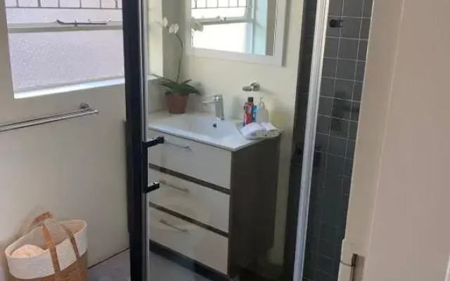 28 at Van Den Bos International Guesthouse