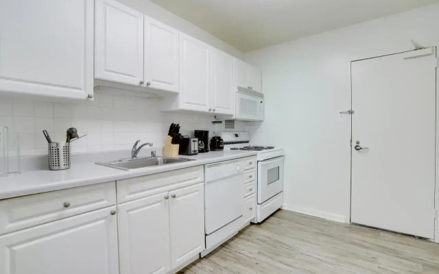 Modern Apartment At Crystal City